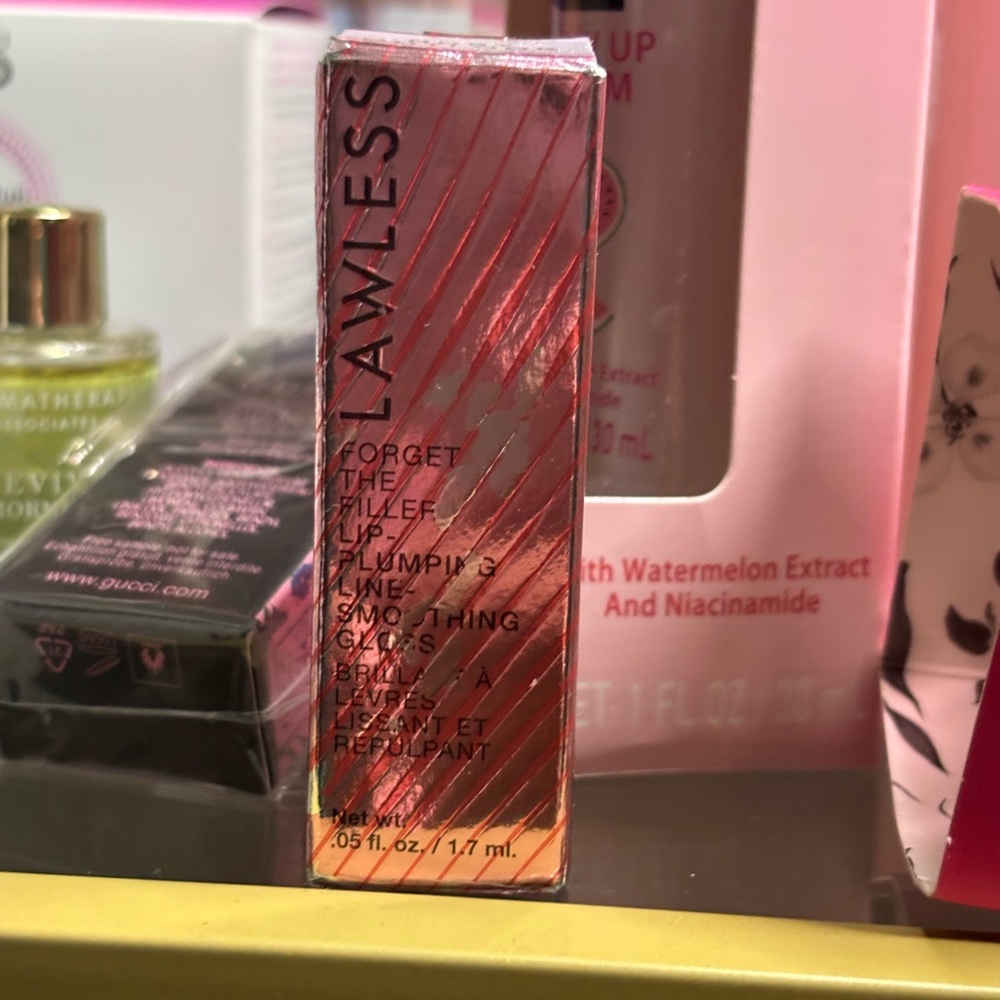 LAWLESS Lip Plumping Gloss - Vibrant Pink